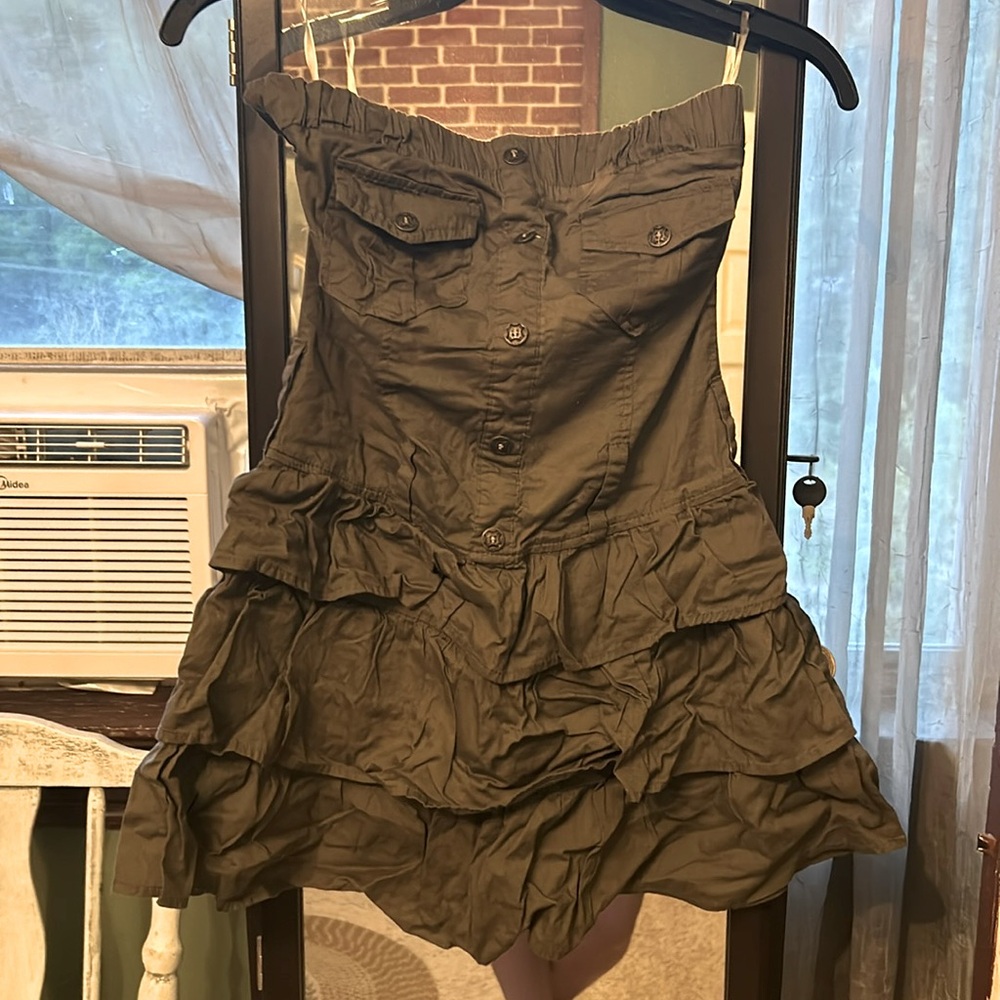 Women’s strapless dress